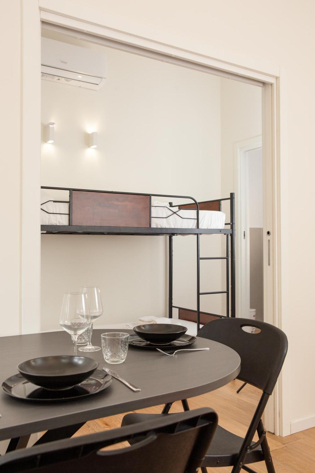 Klimt Central Station - Two Room Apartment Мілан Екстер'єр фото